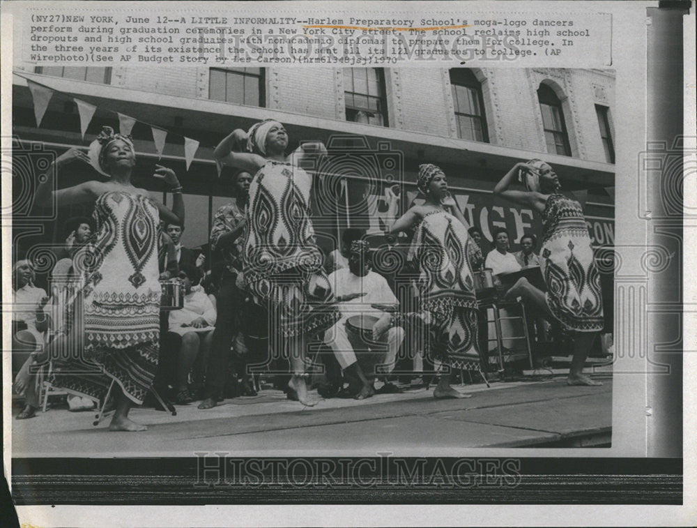 1970 Press Photo Harlem Preparatory School Moga-logo Dancers New York City - Historic Images