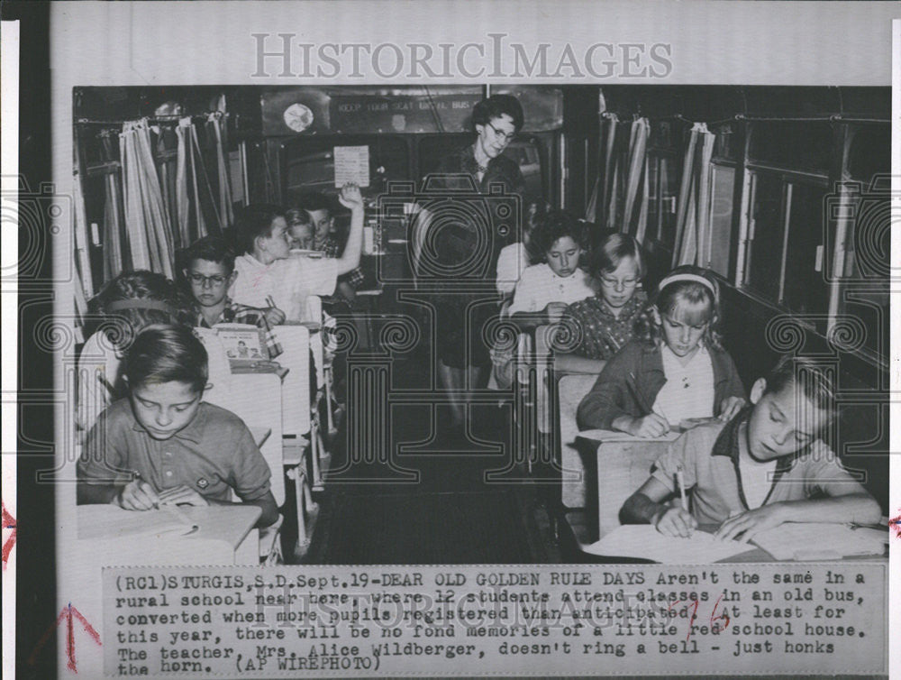 1963 Press Photo Dear Old Golden rule days Bus Classes Rural School Studnets - Historic Images