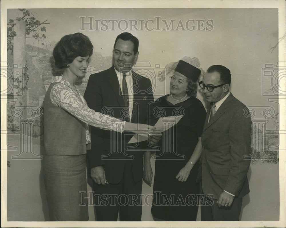 1966 Press Photo Miss Parade of Homes - Historic Images