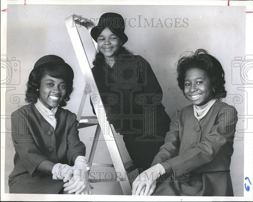 1964 Press Photo Gibbs Senior High School athletic events Parades Royal Court - Historic Images