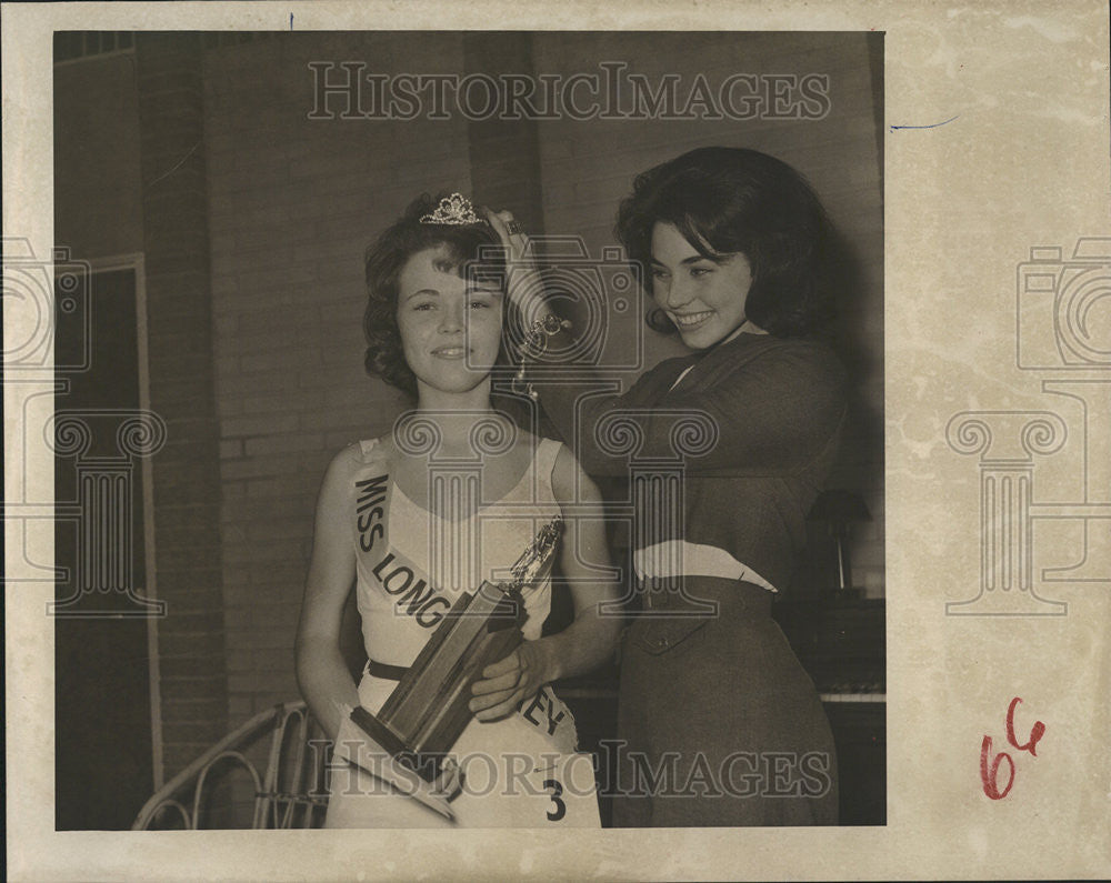 1964 Press Photo Miss longboat Key Joan MayersMarguerite de Langis Colony Beach - Historic Images