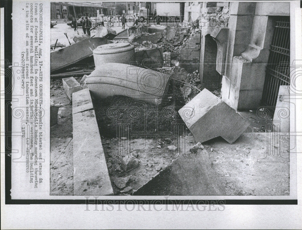 1970 Press Photo Dynamite Federal Building Downtown Minneapolis Concrete Feet - Historic Images