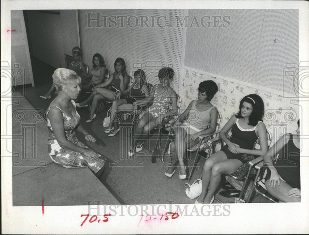 1967 Press Photo Park Plaza Beauty Contest Harriet Tyson Harrel Debbie Clifford - Historic Images