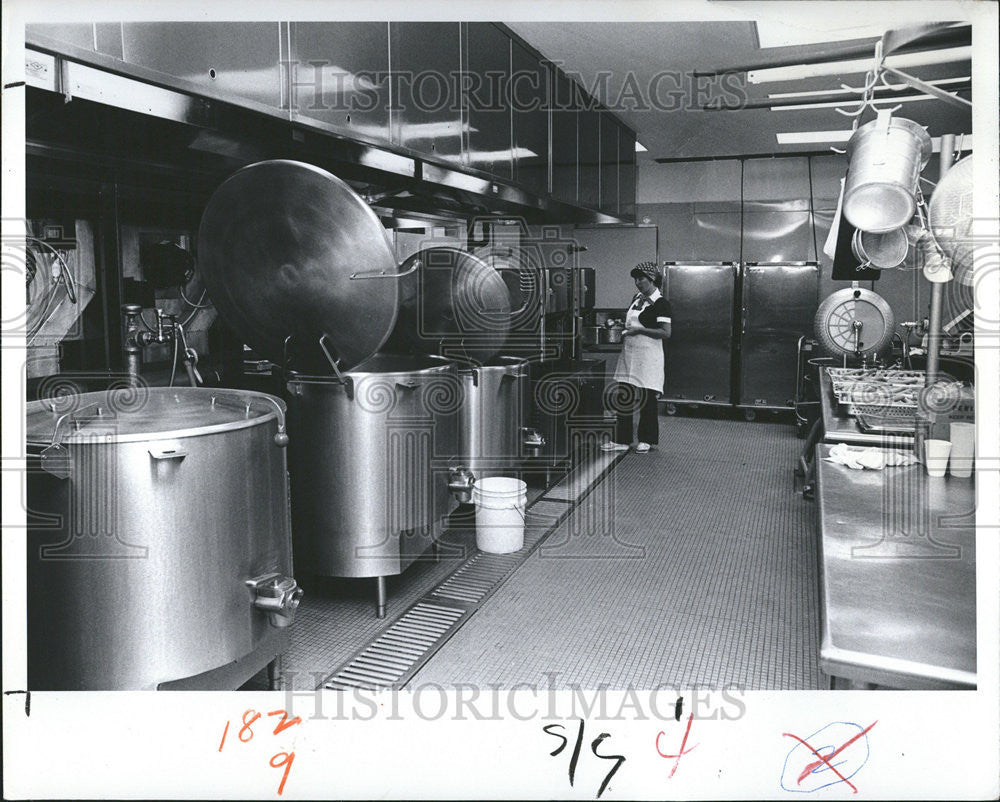 1978 Press Photo Huge stem kettles cafeteria Diane oven  Pinellas Party Plate - Historic Images