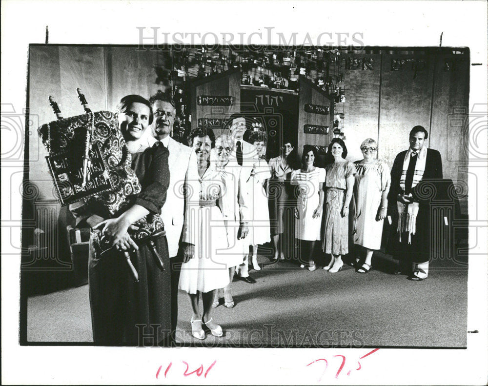 1985 Press Photo Adult Bar/Bat Mitzvah Israeli Jewish Ceremony - Historic Images