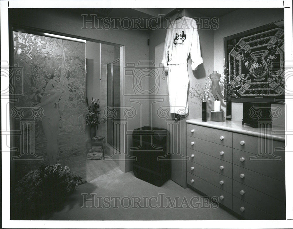 1992 Press Photo Building block Carved Etched Glass Look Built Sliding Door - Historic Images