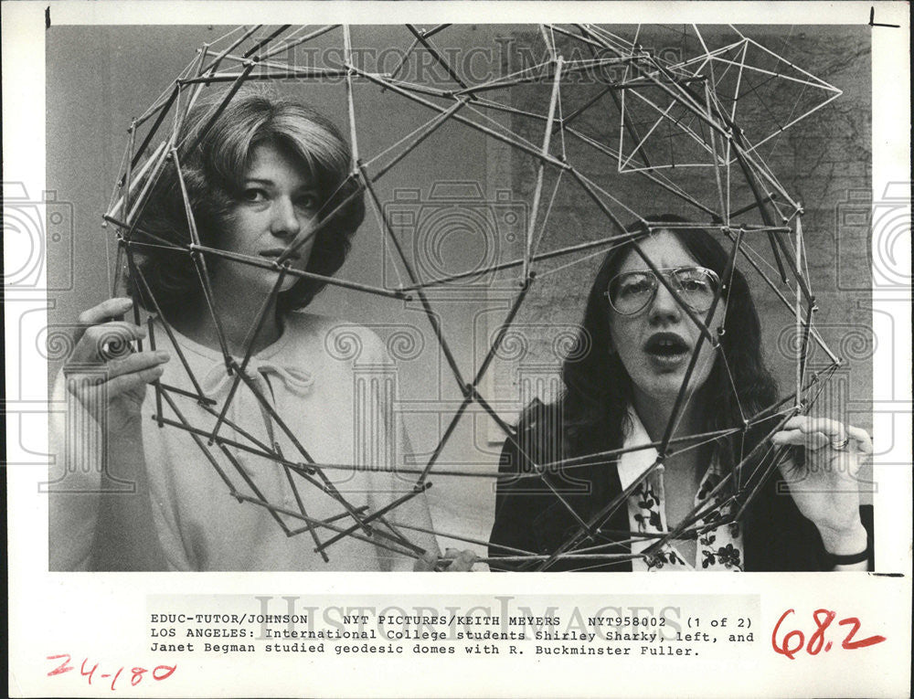 1980 Press Photo International College Students Shirley Sharky and Janet Begman - Historic Images