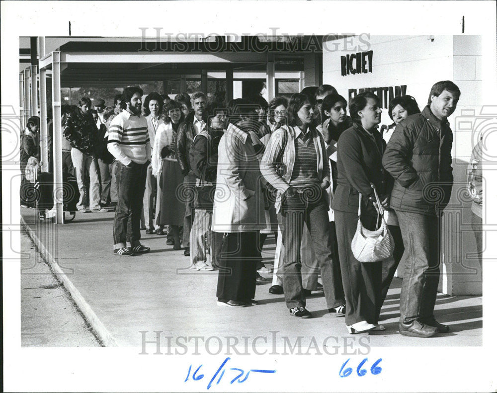 1983 Press Photo Richey Fundamental Elementary School Parents New Port Richey FL - Historic Images