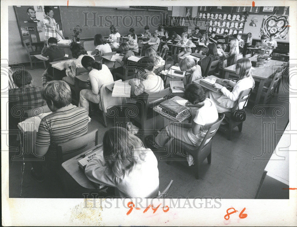 1971 Press Photo Windsor Hills classes crowded Pinellas Classroom Snap Children - Historic Images