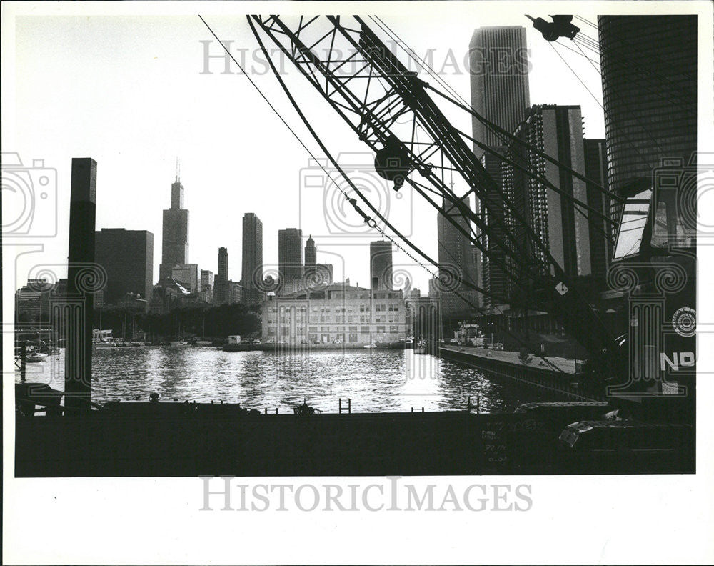 1982 Press Photo Crank For Yacht Club Docks Silent During Filming Of Bad Boys - Historic Images