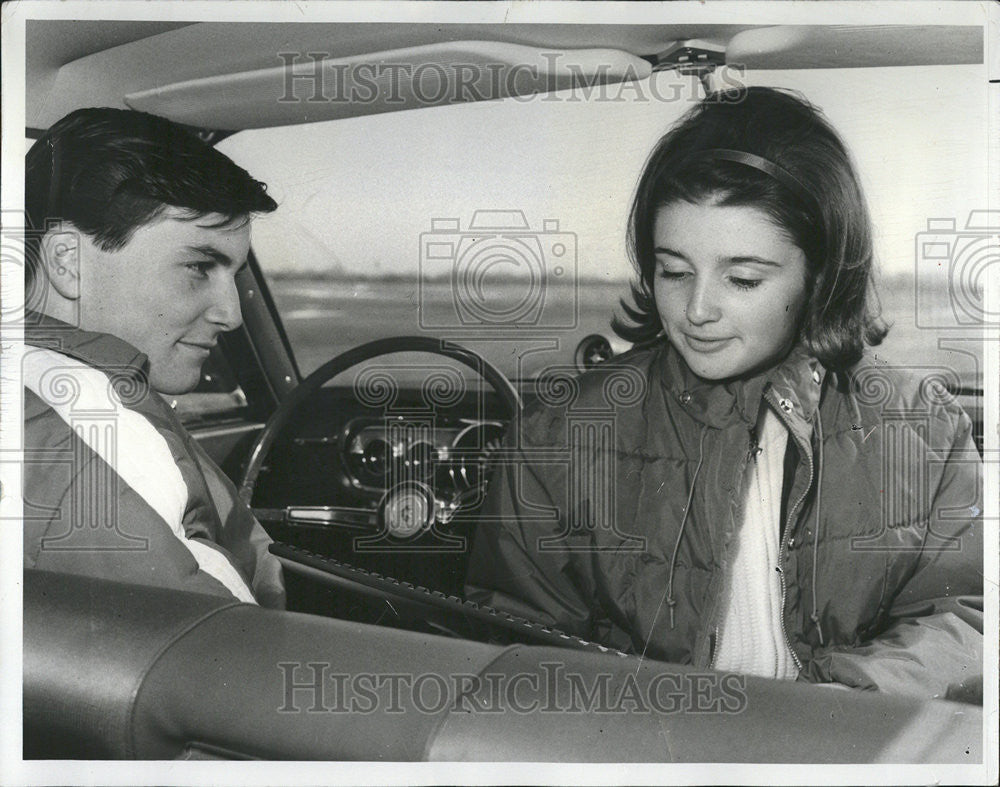 1965 Press Photo Jo Jo Shutty Ned Aberly Mobil Economy Run - Historic Images