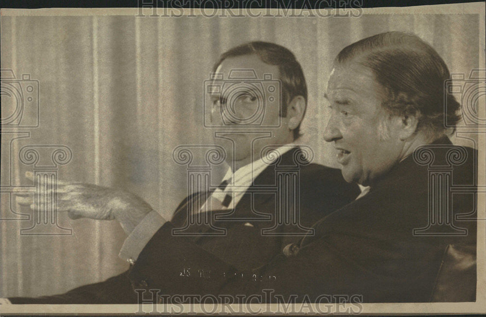 1972 Press Photo Henry Ford II Responds To Questions;  Lee Iacoccoa, Is At Left - Historic Images
