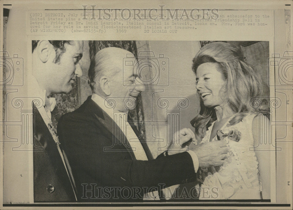 1969 Press Photo Mrs Henry Ford II Honored - Historic Images