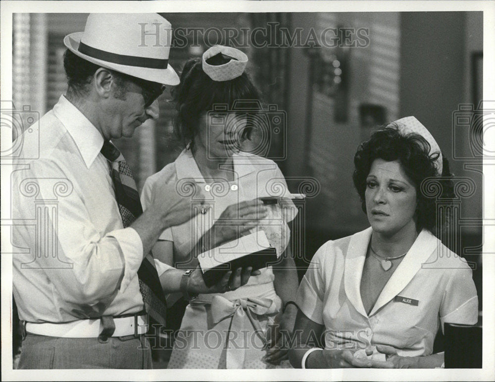 1977 Press Photo Actor Lee Wallace In Alice - Historic Images