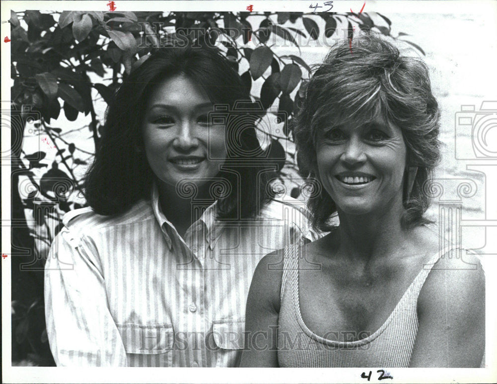 1989 Press Photo Connie Chung NBC News Correspondent Jane Fonda Fitness Guru - Historic Images