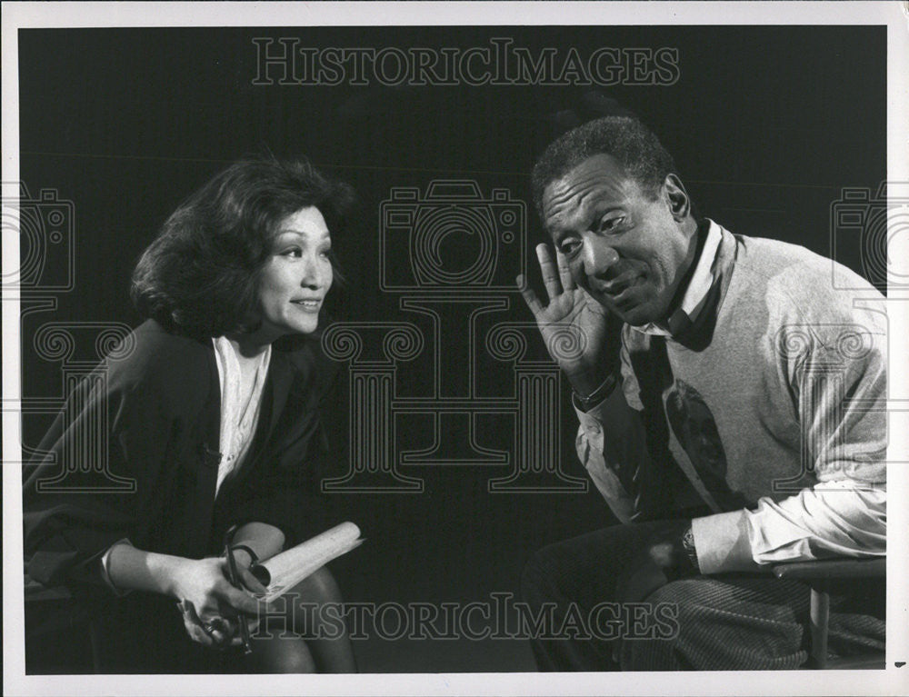 1988 Press Photo Connie Chung NBC News Correspondent Bill Cosby' - Historic Images