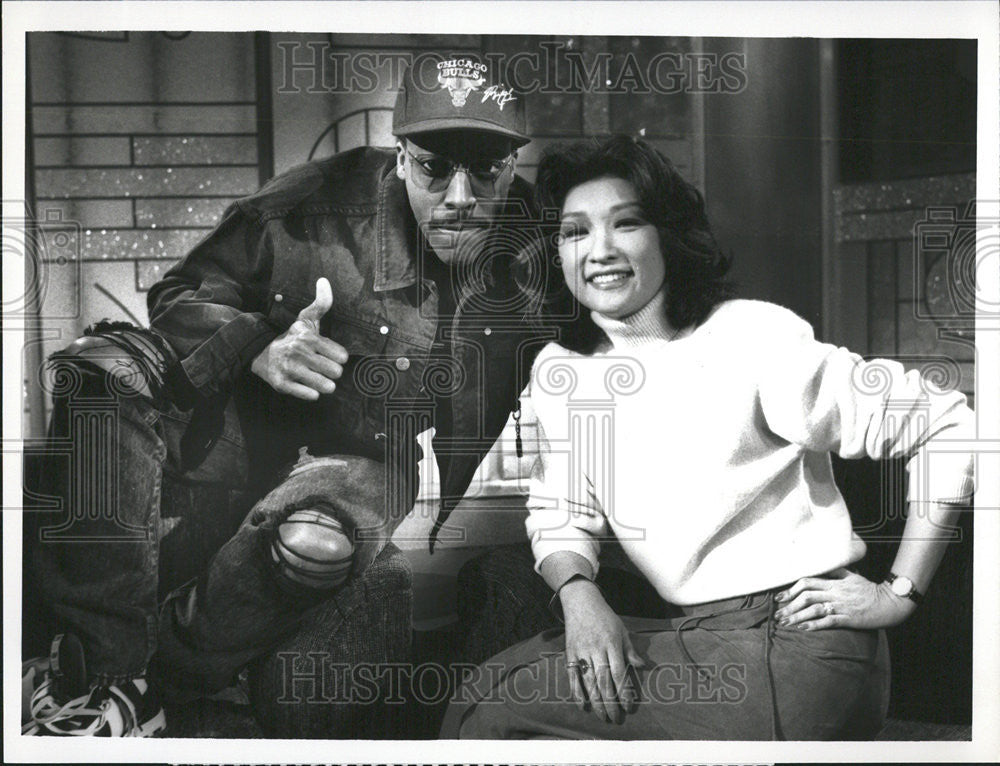 1990 Press Photo Connie Chung NBC News Correspondent Arsenio Hall - Historic Images