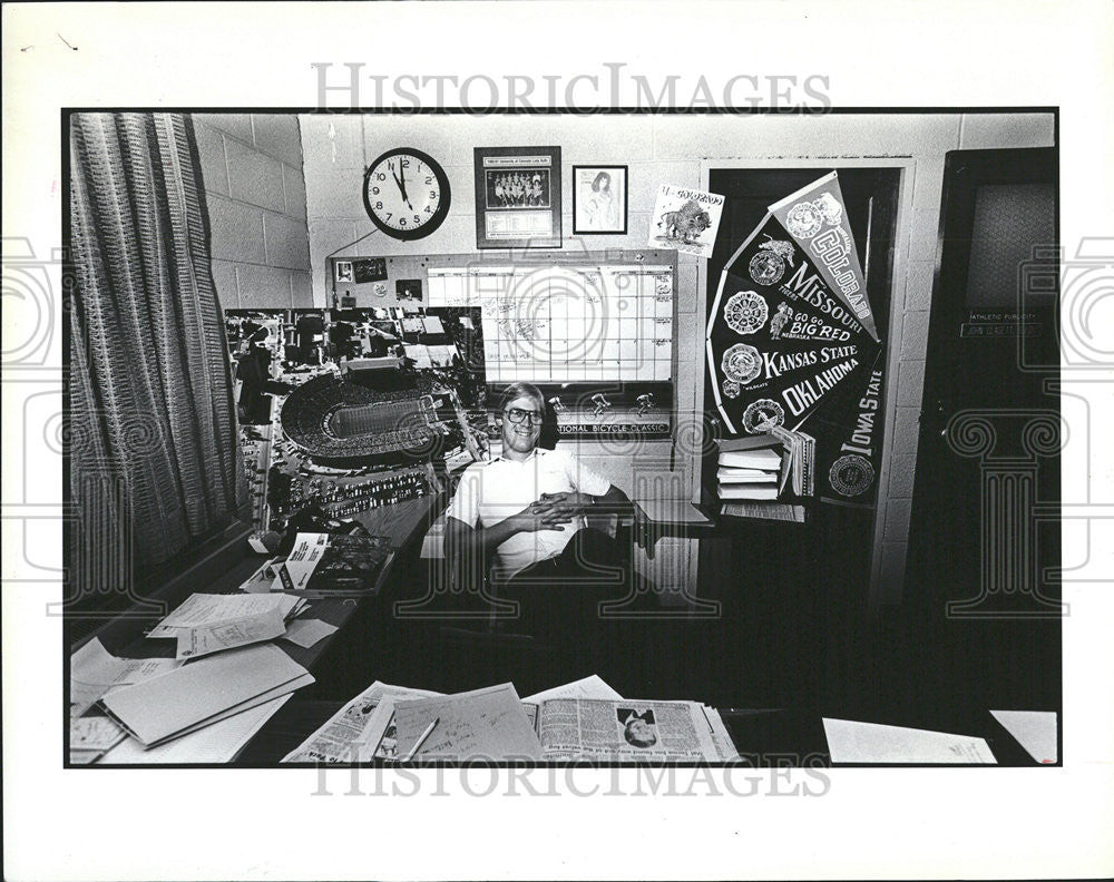 1981 Press Photo John Clagett Colorado University Sports Director - Historic Images