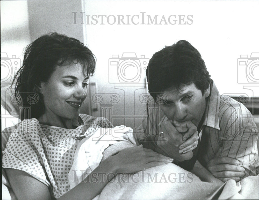 1987 Press Photo Margaret Colin America Margo Montgomery Hughes Eleanor Gossip - Historic Images