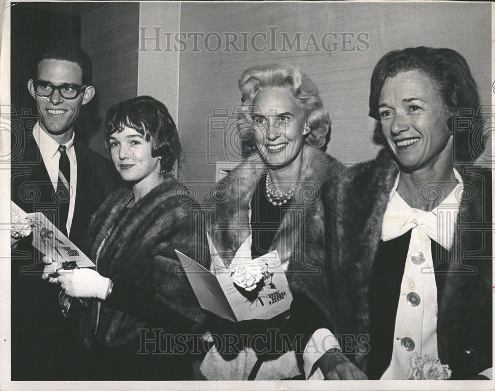 1964 Press Photo Mr Mrs Joseph Coors Center Mrs Bates Stovall Open Performance - Historic Images