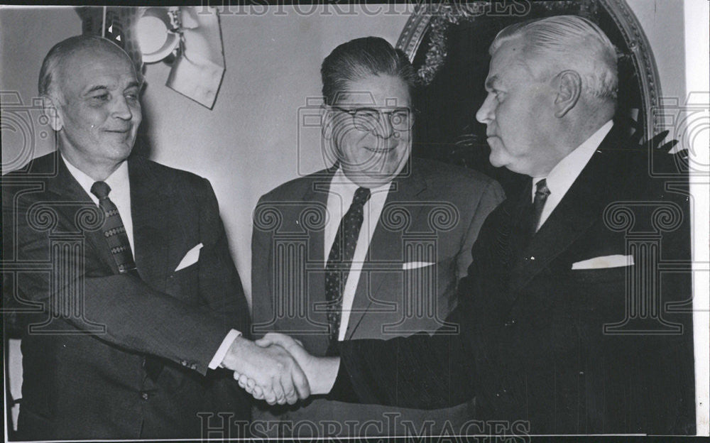 1960 Press Photo Conrad Cooper industry negotiator steel Chief David McDonald - Historic Images