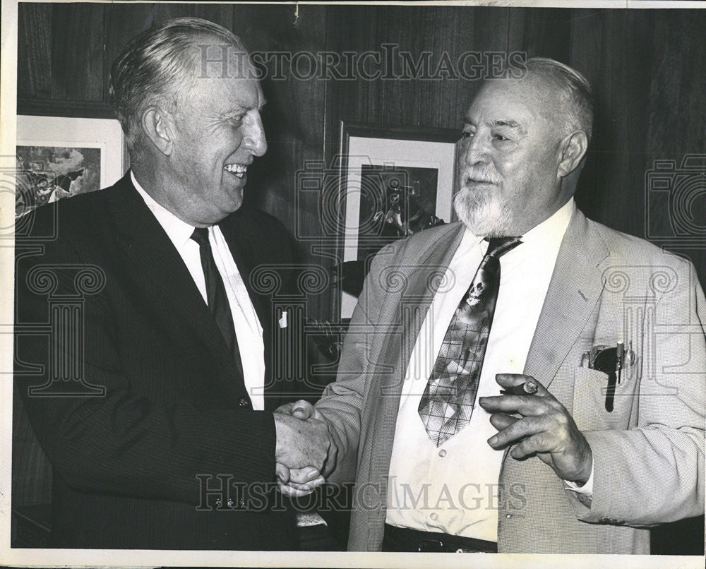 1963 Press Photo Paul Copeland Vincent Syrup Co Kellogg Cereal Harper Bar - Historic Images