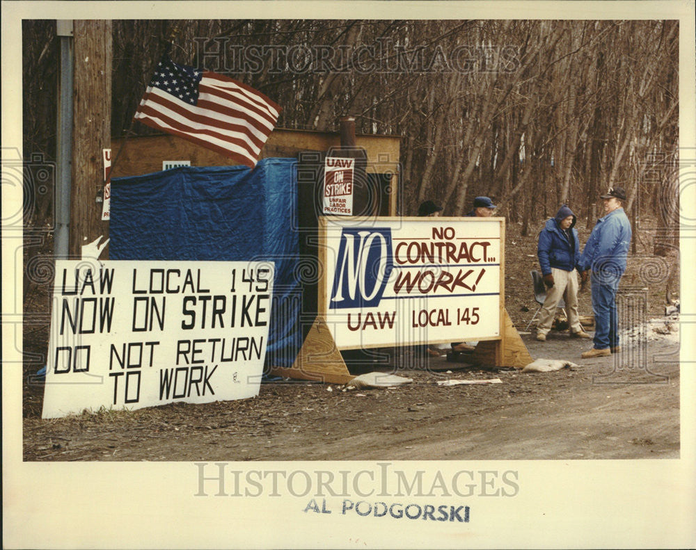 1992 Press Photo United Auto Worker union Member strike Montgomery plant - Historic Images