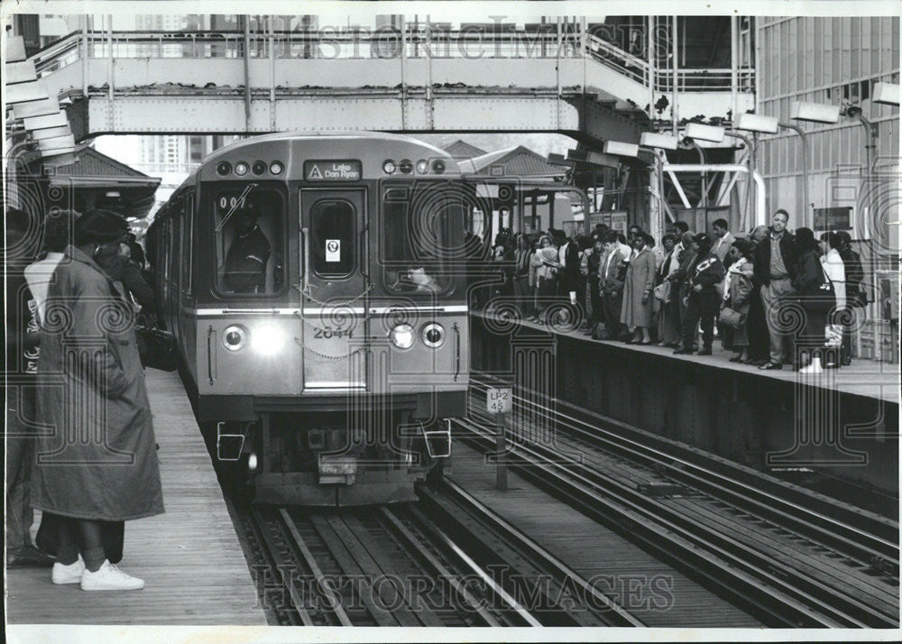 1991 Press Photo Commuters CTS Elevated Subway Train - Historic Images