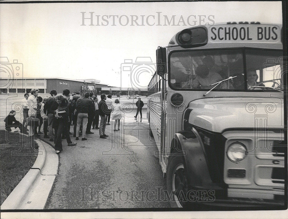 1970 Press Photo Du Page South College Glen Ellyn. - Historic Images