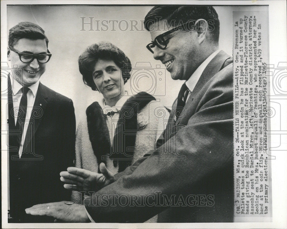 1965 Press Photo Atty Gen Bronson La Follette take coin flipp Marinette Florence - Historic Images