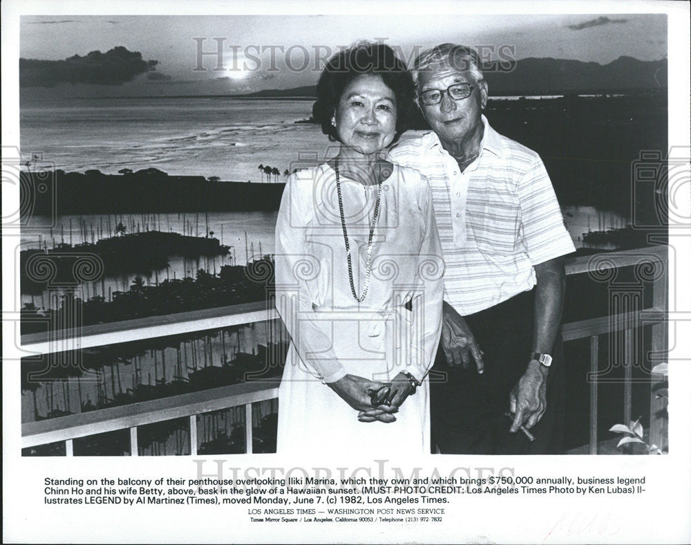 1982 Press Photo Chinn &amp; Mrs Ho Real Estate - Historic Images