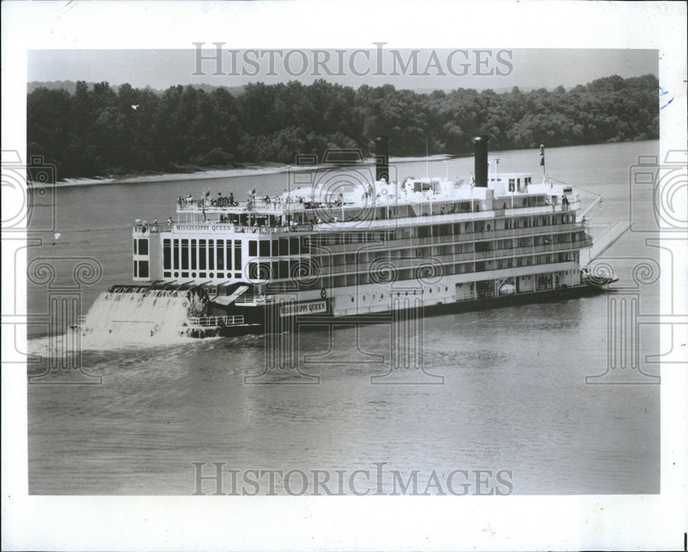 1977 Press Photo Mississippi Queen Steams River Boat - Historic Images