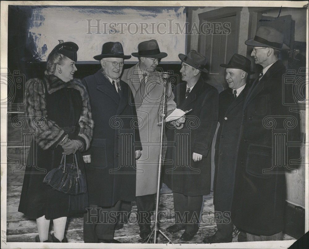 1945 Press Photo Detroit Civic Leader Infantile Paralysis Mile Dimes Campaign - Historic Images