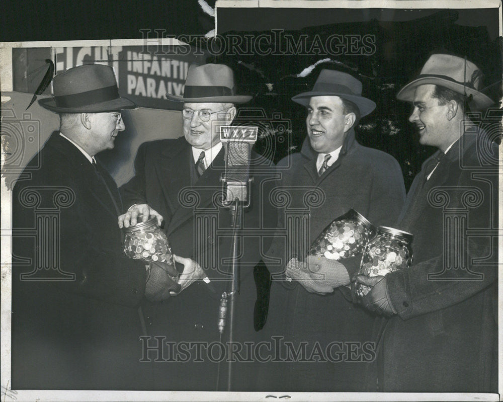 1944 Press Photo Henry Behrendt Abner Larned Mile o&#39;Dimes Packard Motor Car Co - Historic Images