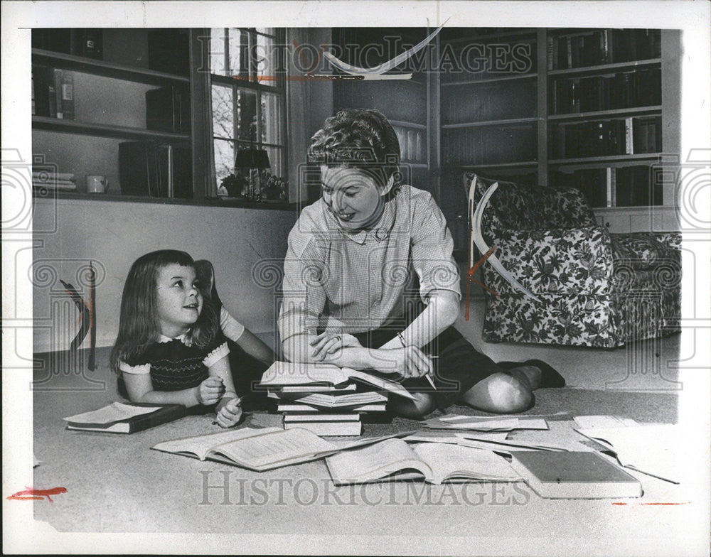 1961 Press Photo Nancy Forbes Journalist - Historic Images