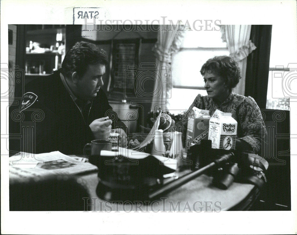 1991 Press Photo John Candy &amp; Maureen O&#39;Hara In &quot;Only The Lonely&quot; - Historic Images