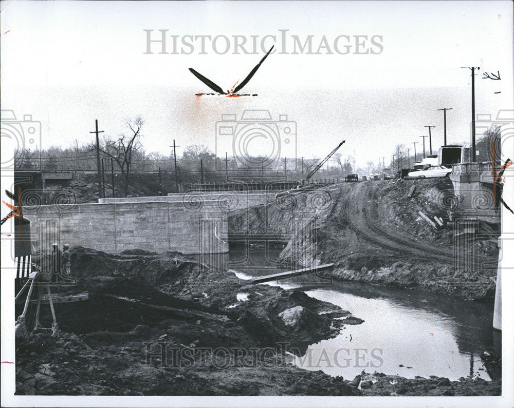 1965 Press Photo Michigan Ave Deaborn Greenfield Village Rouge River Bridge - Historic Images