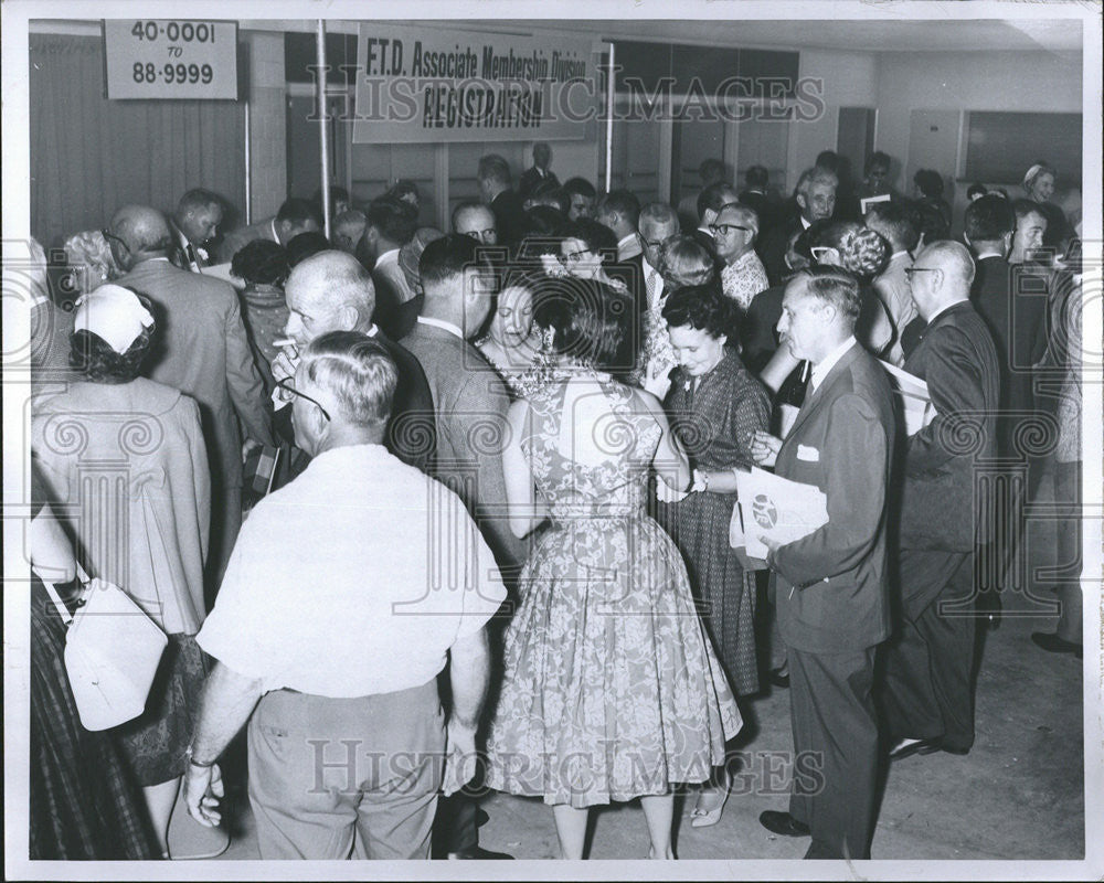 1960 Press Photo Registration Desk Members Sign Florists Transworld  Delivery - Historic Images