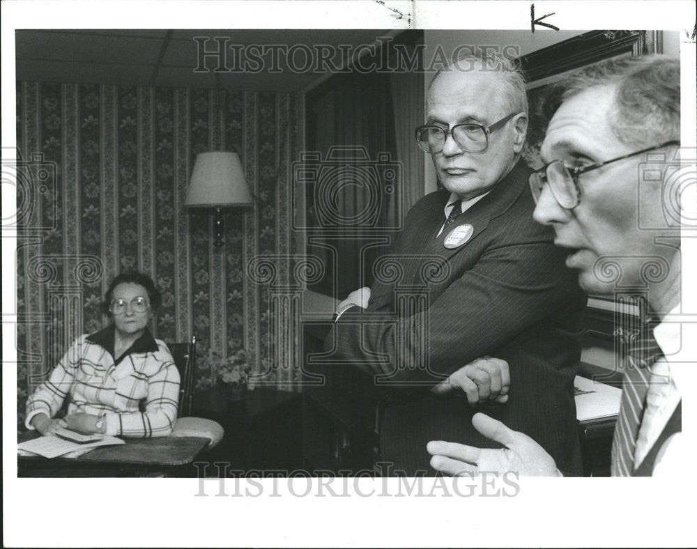 1989 Press Photo Congressman John Dingell Applewood Nursing Home Tuchinsky Joe - Historic Images