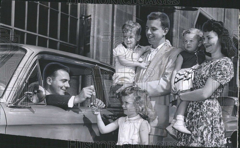 1960 Press Photo Lucky 4 Sweepstakes Barbara Ann Overtoom Jamie Elaine