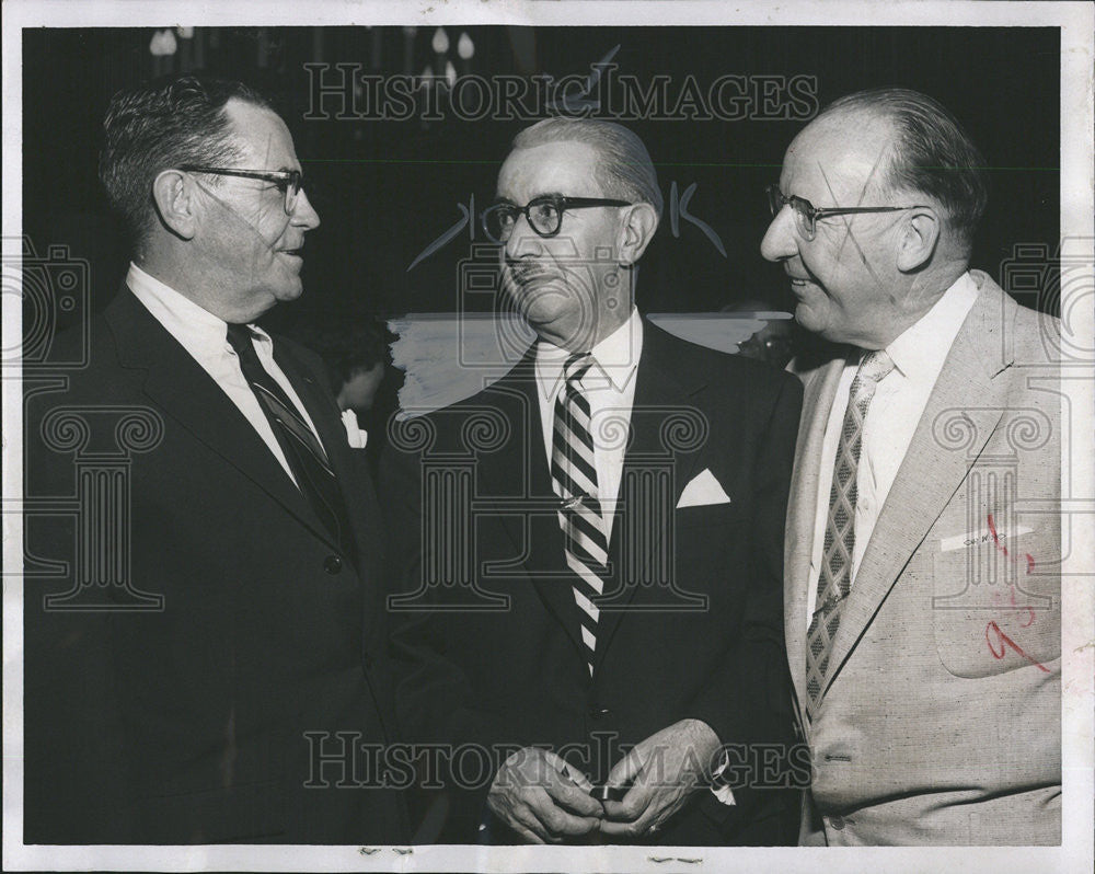 1958 Press Photo Mara Toastnaster Bus Burnett Wesley Walker Detroit manager City - Historic Images