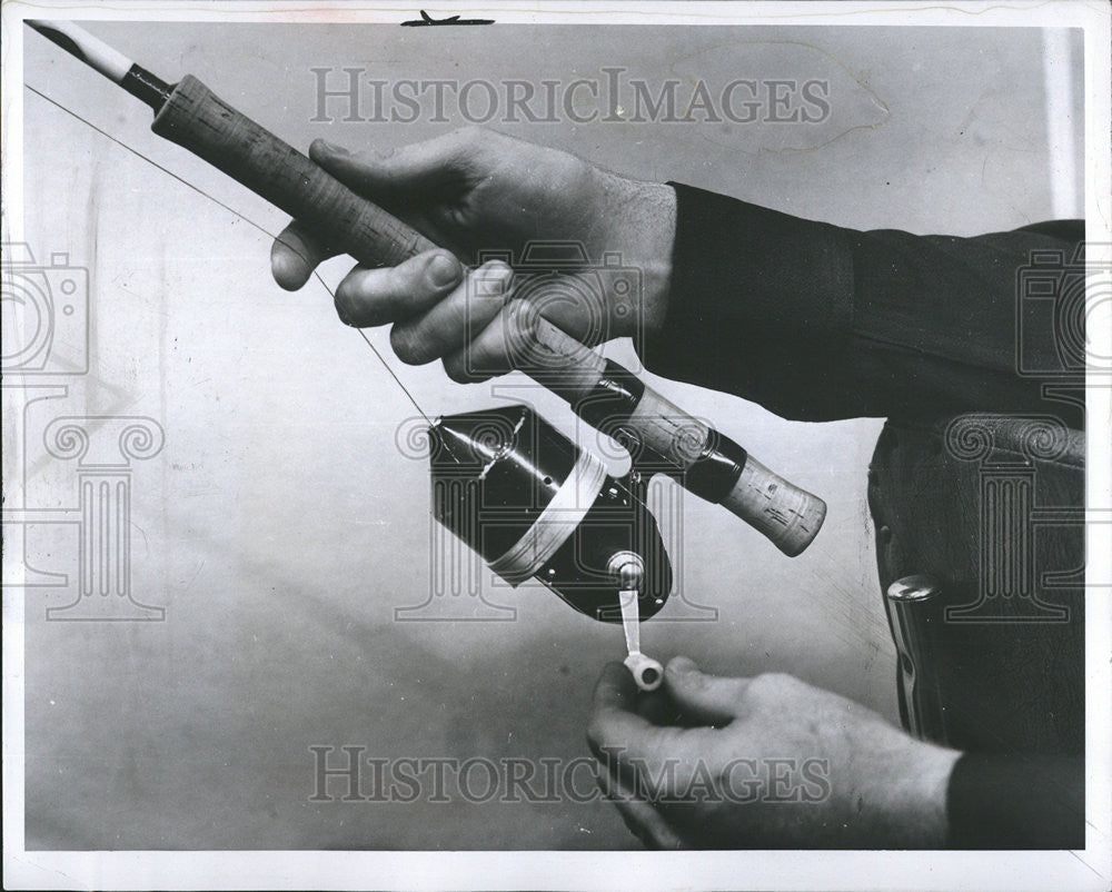 1952 Press Photo Spinning Reel Fish Camp Stick Wire - Historic Images