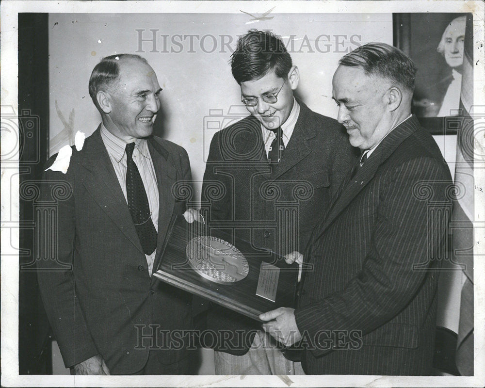 1941 Press Photo Lee White Louis Sissman Headmaster Alden Shaw Detroit School - Historic Images