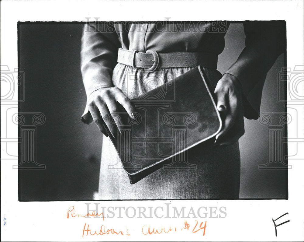 1979 Press Photo Women Fashion Clothing Purses Model - Historic Images