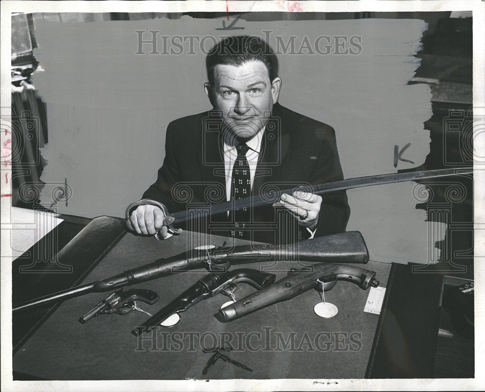 1957 Press Photo Charles Brown confiscated Collection old weapon - Historic Images