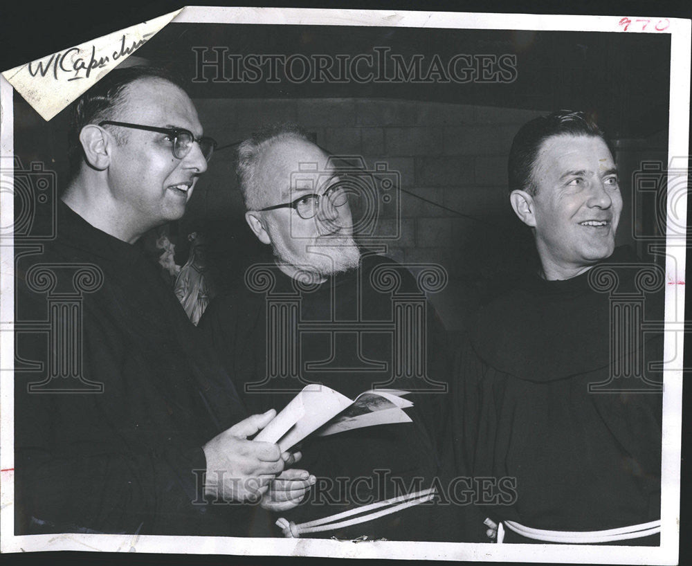 1958 Press Photo Fr Simon Zielinski Fr Burke receive visit open house monastery - Historic Images