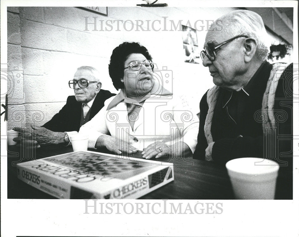 1983 Press Photo Elderly Old People - Historic Images