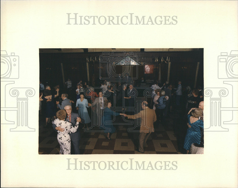 1988 Press Photo Polish American Club Old American People Detroit - Historic Images