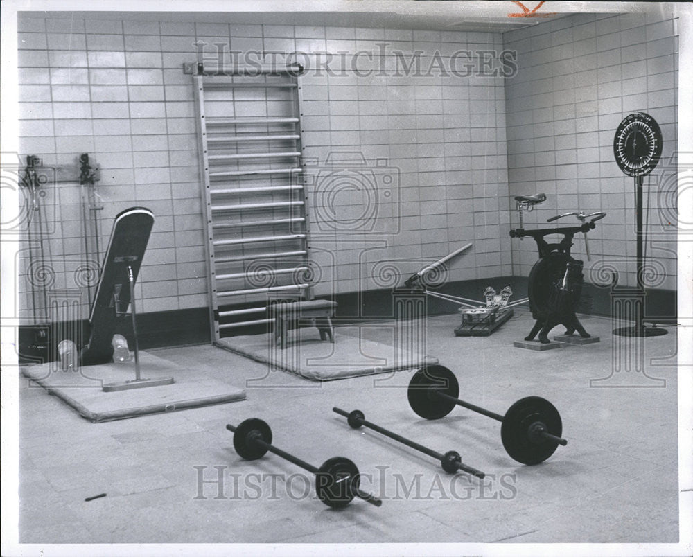 1960 Press Photo Exercise room equipment Wyandotte YMCA organization Michigan - Historic Images