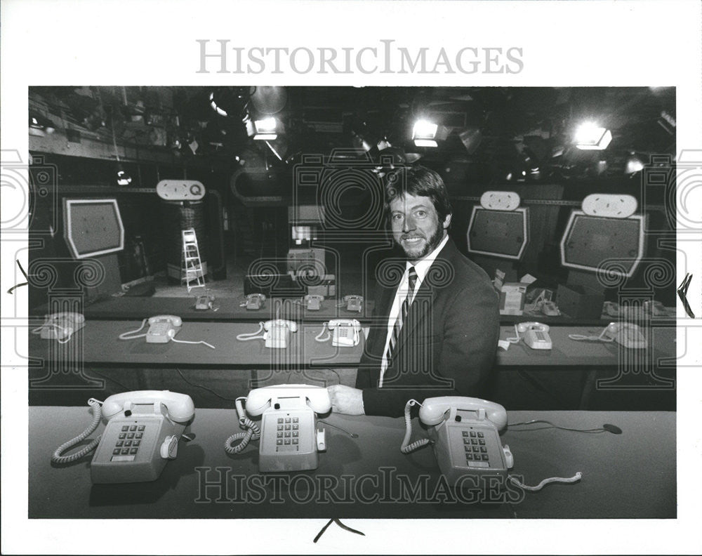 1992 Press Photo John O&#39;Donnell Manager Phone Holly Hopler Publicity - Historic Images